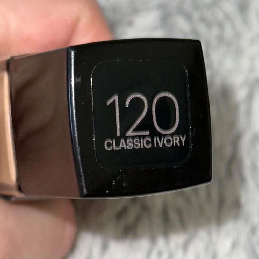 Maybelline Fit Me Foundation - Dewy + Smooth‎ Classic Ivory 120